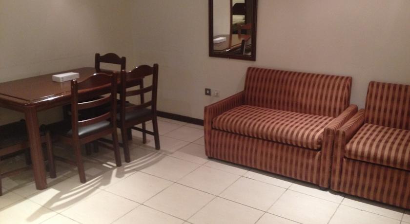 Luxurious Al Rawdah Suites-8